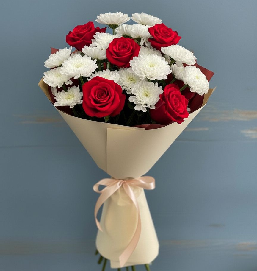 Букет цветов из: Розы и Хризантемы в Светлом