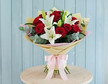 Букет цветов из:  Лилии и Розы #REPLACE_PRED# Светлом