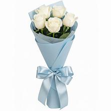 Букет 5 Белых роз Проуд в Светлом