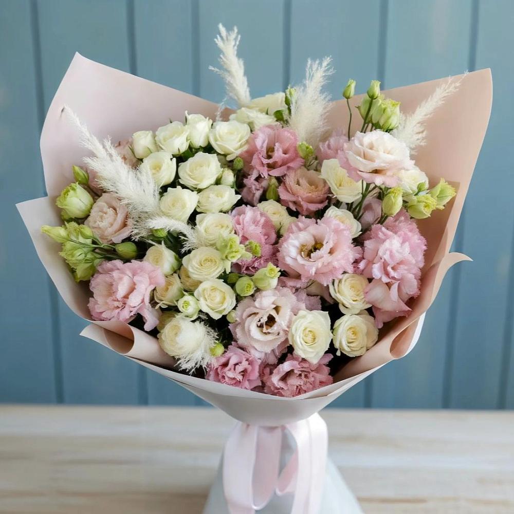 Букет цветов из: Альстромерии и Розы в Светлом