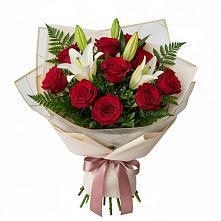 Букет цветов из:  Лилии и Розы в Светлом