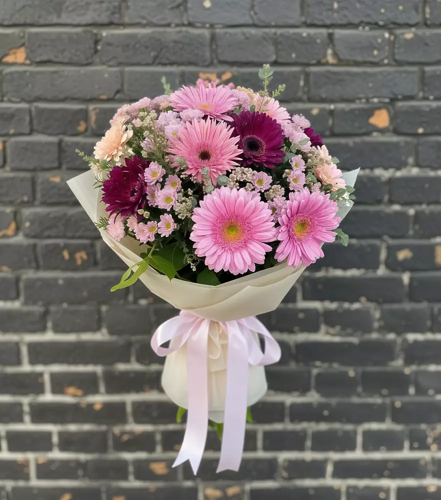 Букет цветов из: Герберы и Хризантемы в Светлом