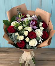Букет цветов из:  Розы и Альстромерии в Светлом