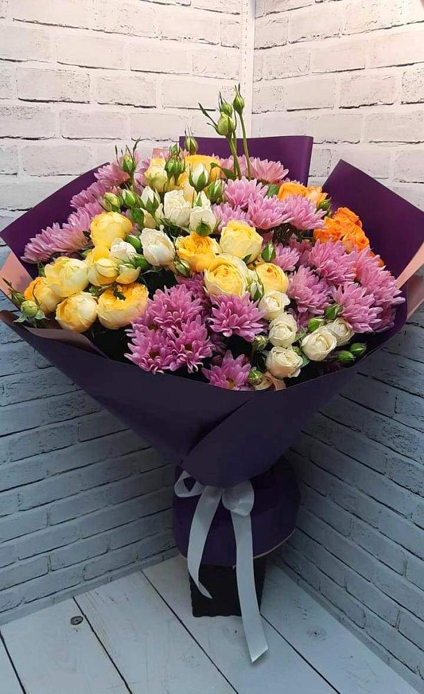 Букет цветов из: Хризантемы и Розы в Светлом