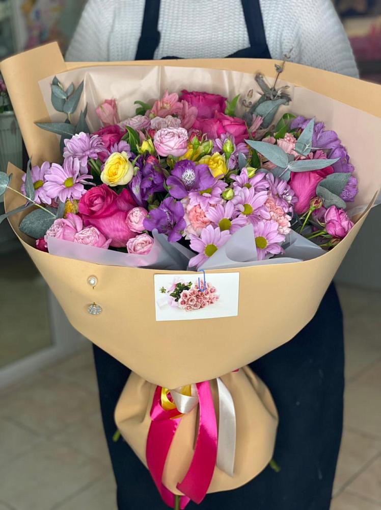 Букет цветов из: Хризантемы, Гвоздики и Альстромерии в Светлом