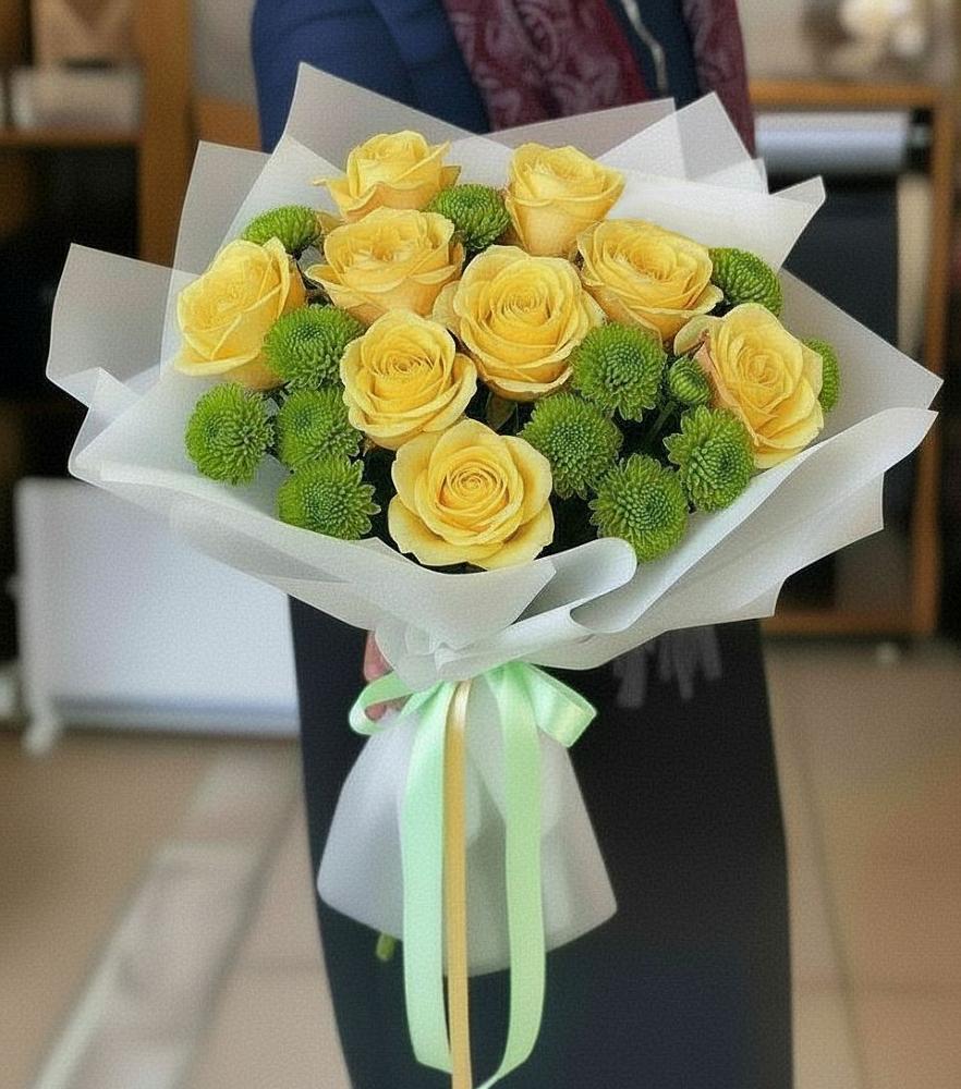 Букет цветов из: Хризантемы и Розы в Светлом