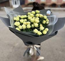 Букет Белые кустовые розы Солинеро в Светлом