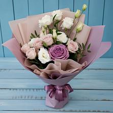 Букет цветов из:  Розы и Лизиантусы в Светлом
