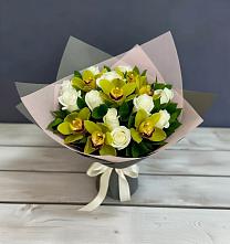 Букет цветов из:  Орхидеи и Розы в Светлом