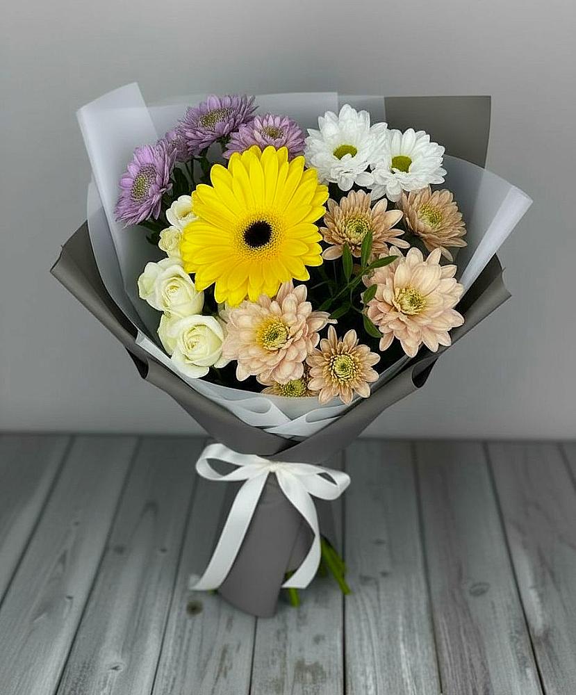 Букет цветов из: Розы, Герберы и Хризантемы в Светлом