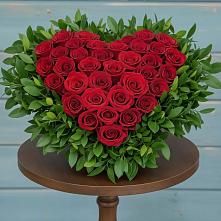 Цветочная композиция из Розы в виде сердца в Светлом