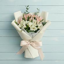 Букет цветов из:  Альстромерии в Светлом
