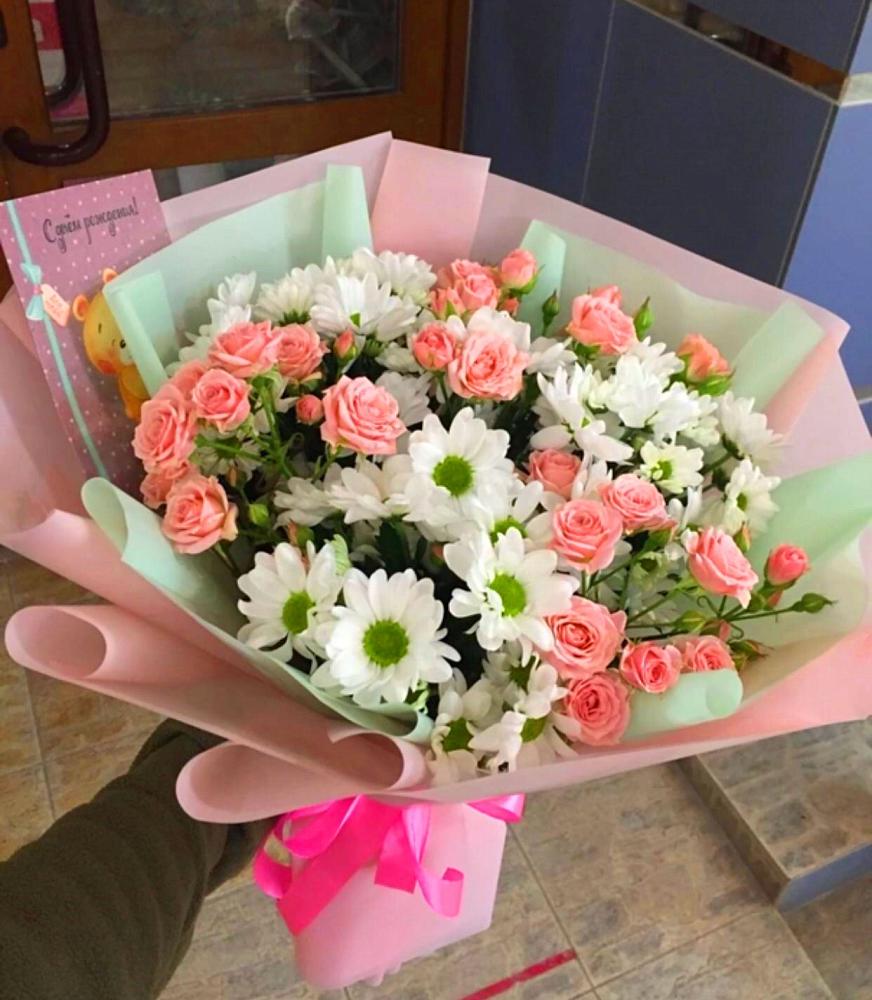 Букет цветов из: Розы и Хризантемы в Светлом