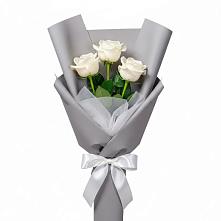 Букет 3 белые розы в Светлом