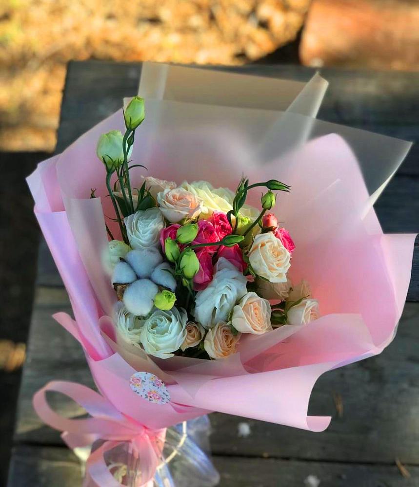 Букет цветов из: Розы и Лизиантусы в Светлом