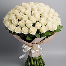 Букет 101 беля роза Белоснежка в Светлом