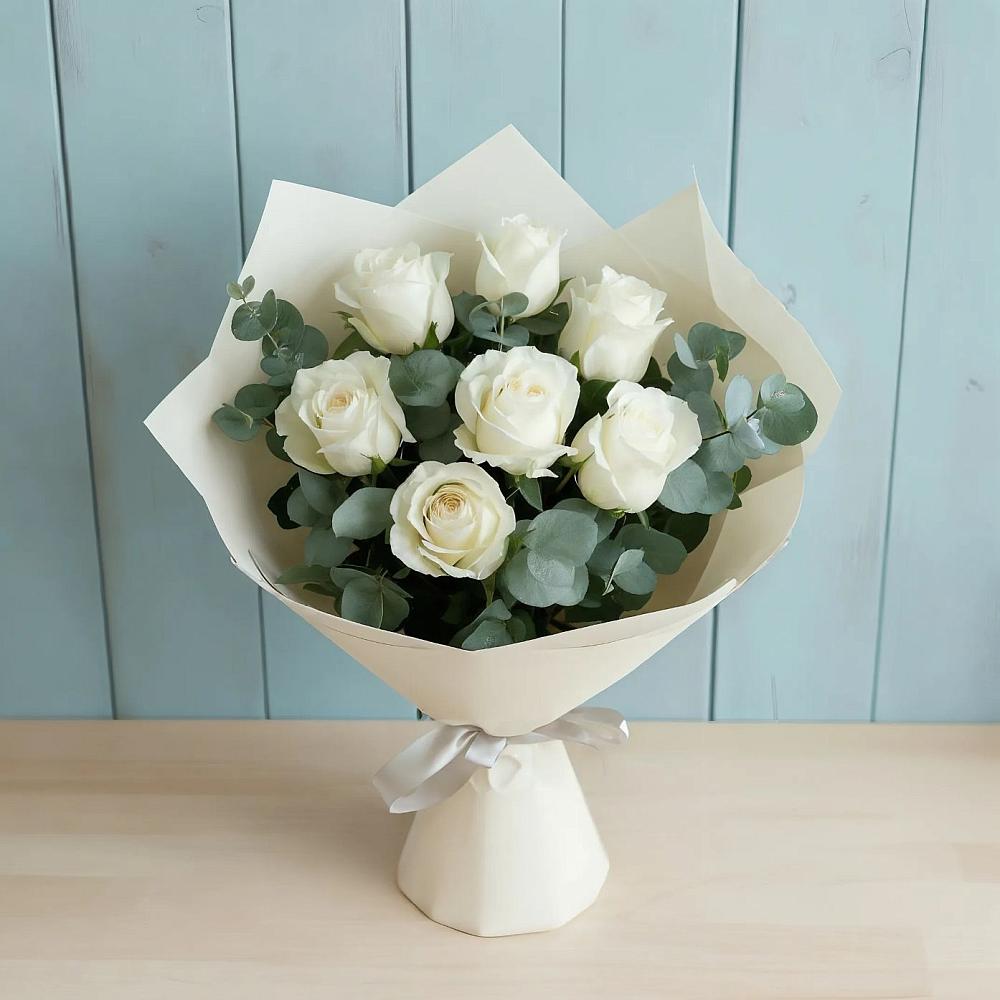 Букет Белые розы в Эвкалипте в Светлом