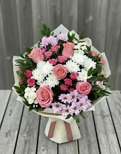 Букет цветов из:  Альстромерии, Гвоздики, Розы и Хризантемы в Светлом