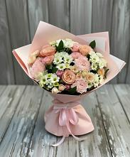Букет цветов из:  Гвоздики, Розы и Хризантемы в Светлом