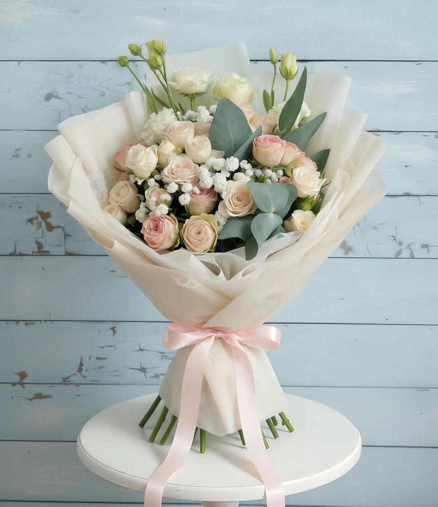 Букет цветов из: Розы и Лизиантусы в Светлом