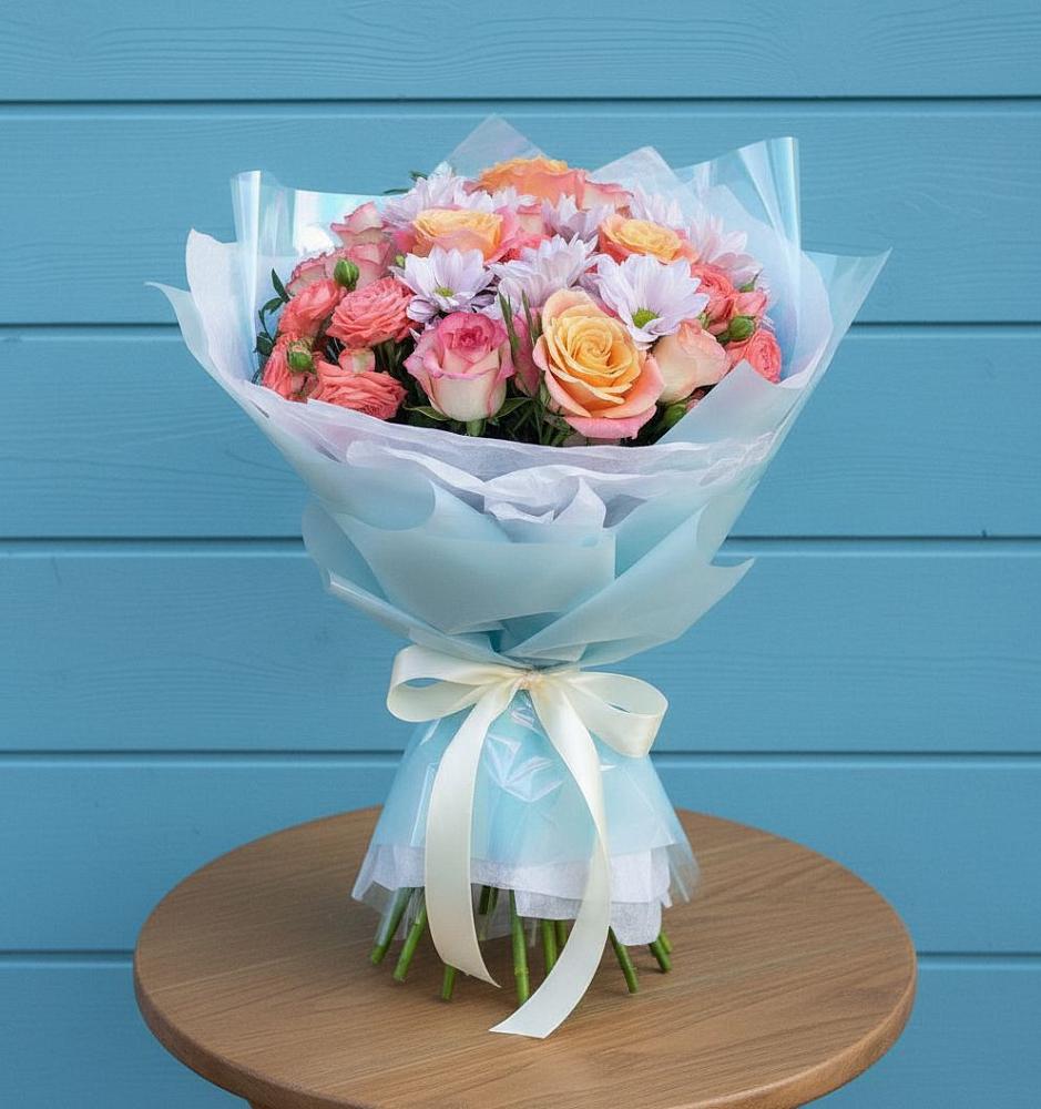 Букет цветов из: Хризантемы и Розы в Светлом