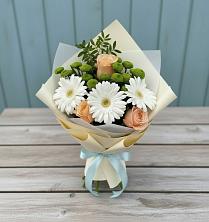 Букет цветов из:  Герберы, Розы и Хризантемы в Светлом