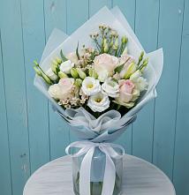Букет цветов из:  Розы и Лизиантусы в Светлом