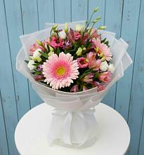 Букет цветов из:  Герберы, Альстромерии и Лизиантусы в Светлом