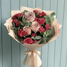 Букет цветов из:  Гвоздики и Розы в Светлом