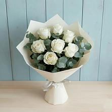 Букет Белые розы в Эвкалипте в Светлом