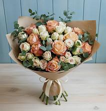 Букет цветов из:  Альстромерии и Розы в Светлом