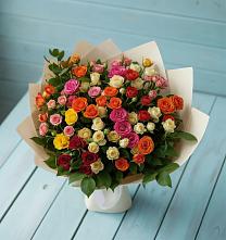 Букет Микс из разноцветных кустовых роз в Светлом