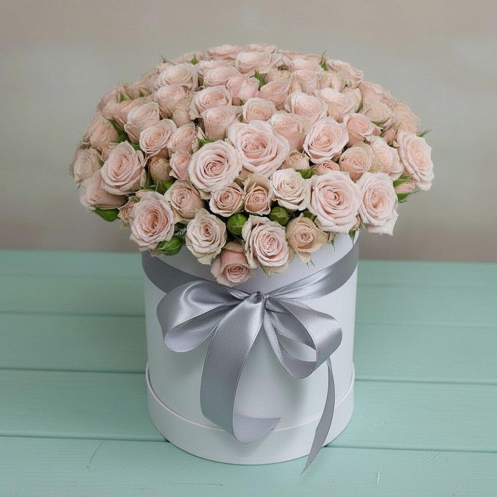 Цветочная композиция из Розы в шляпной коробке в Светлом